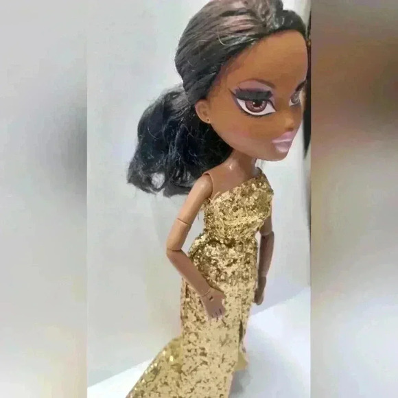 Bratz Movie Starz 2001  MGA Sasha Gold Dress - Picture 7 of 7